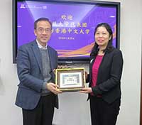Prof. Dennis Ng (left), Pro-Vice Chancellor of CUHK presents a souvenir to Prof. Xu Zheng, Deputy Secretary of FDU